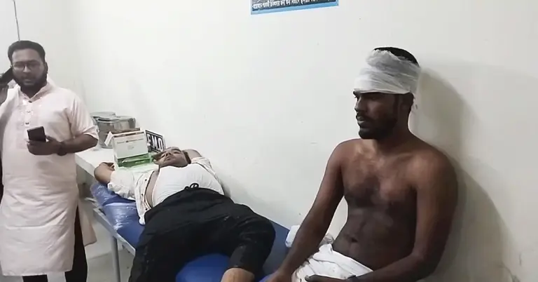 চিকিৎসাধীন অবস্থায় হামলায় আহত এক ব্যক্তি
